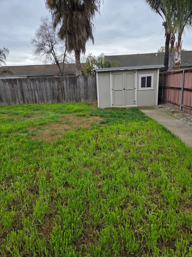 Building Photo - 1073 W Northstar Dr