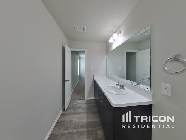 Building Photo - 8443 Amistad Cove