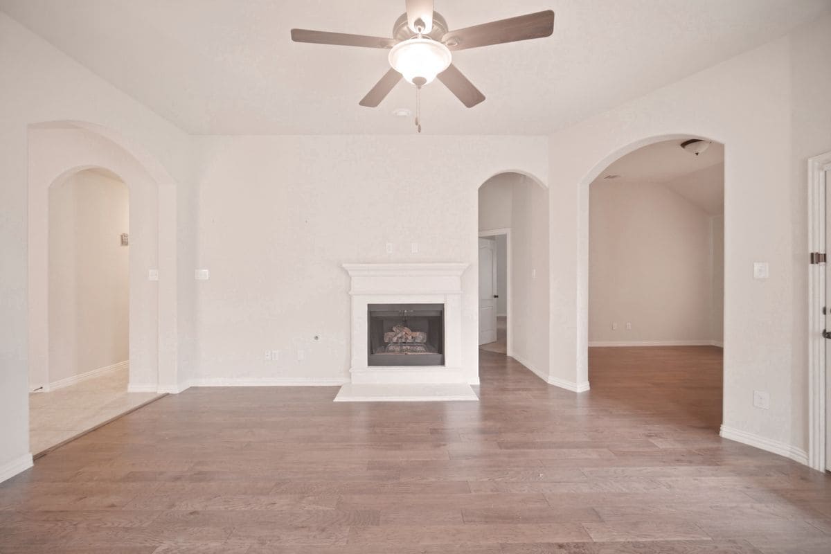 Building Photo - 2306 Lucerne Dr
