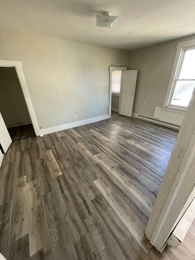 Building Photo - 1523 E Washington St