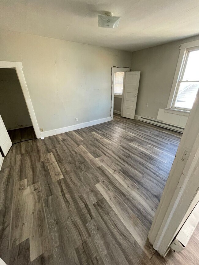 Primary Photo - 1523 E Washington St