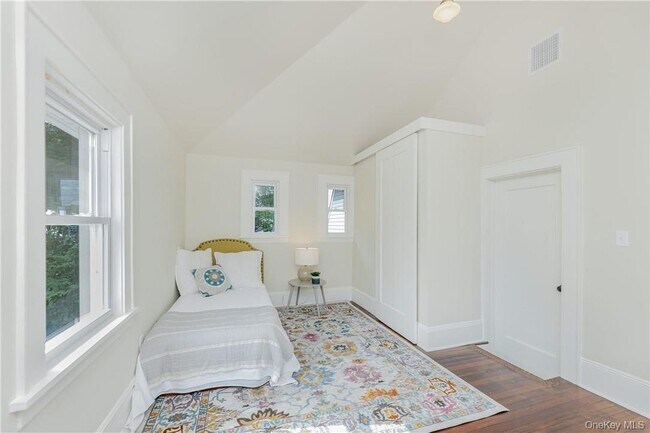 Building Photo - 12 Risley Pl