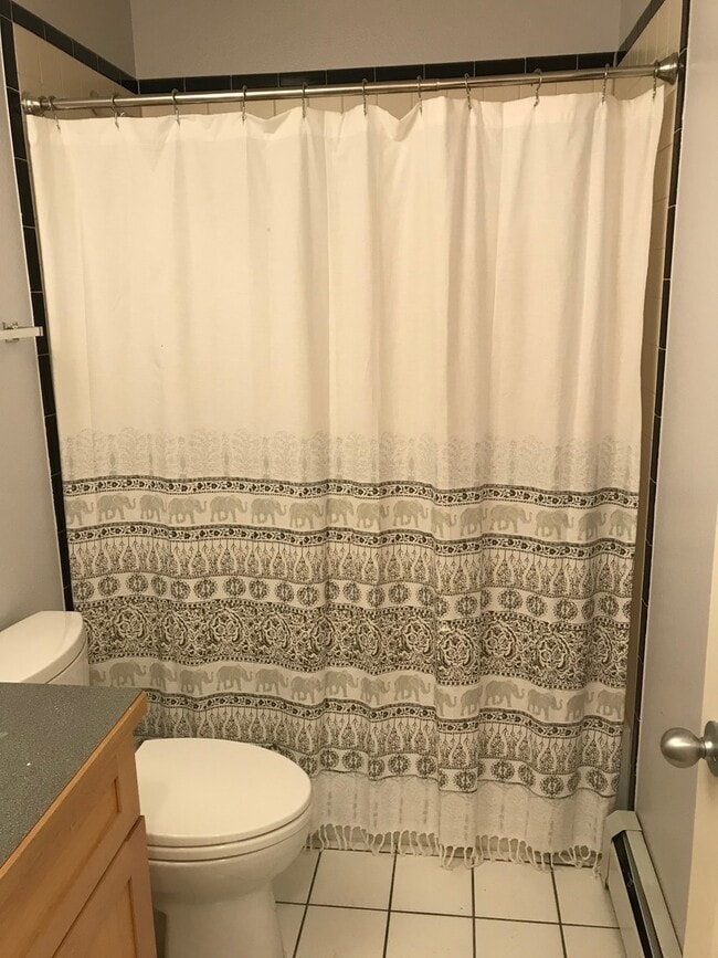 Building Photo - 2 Bed 2 Bath Condo In the Heart of Downtow...
