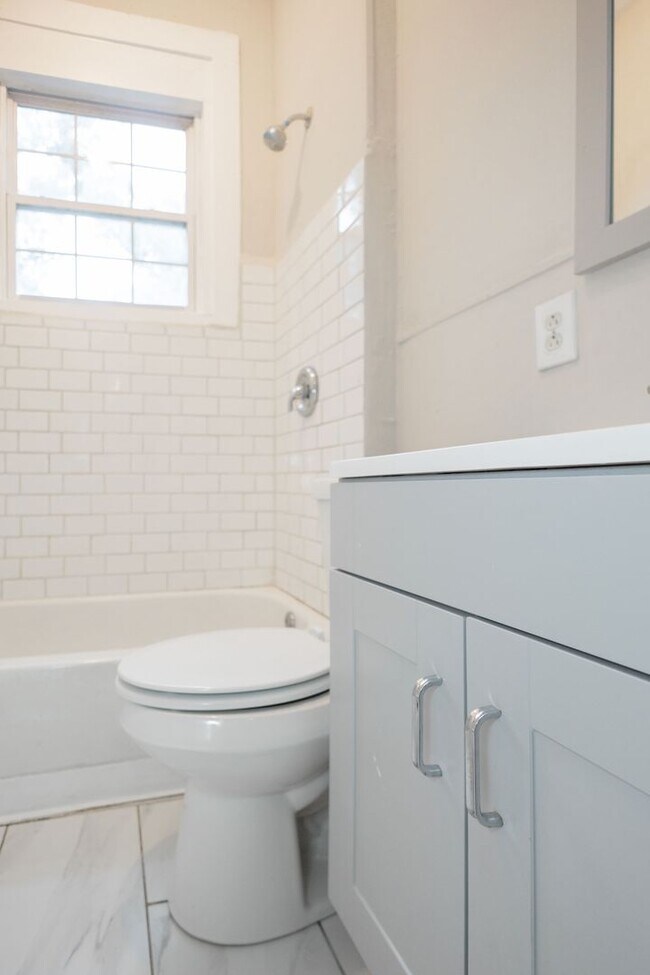 Building Photo - 315 W Chappell St