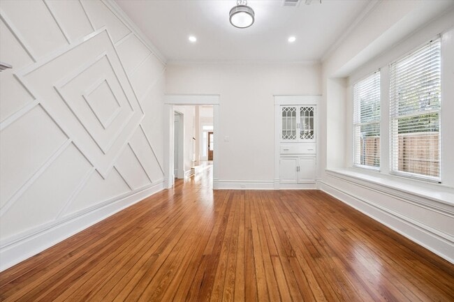 Building Photo - 1847 Cortlandt St