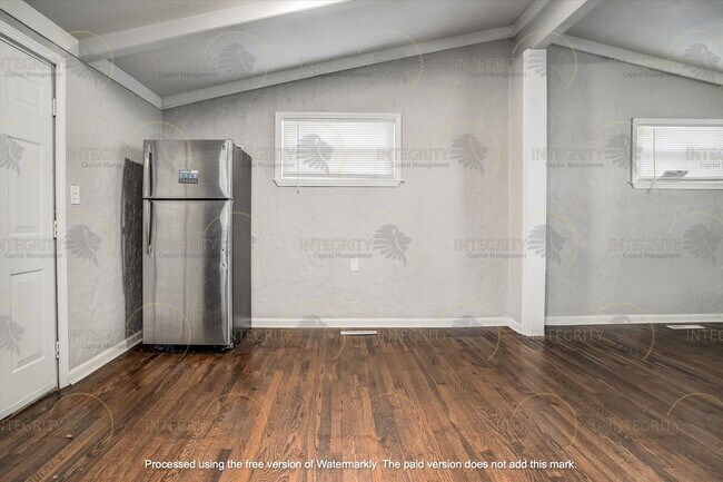 Building Photo - 4809 Farley Ave