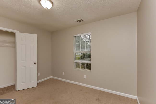 Building Photo - 117 Star Lake Dr