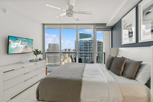 Building Photo - 485 Brickell Ave
