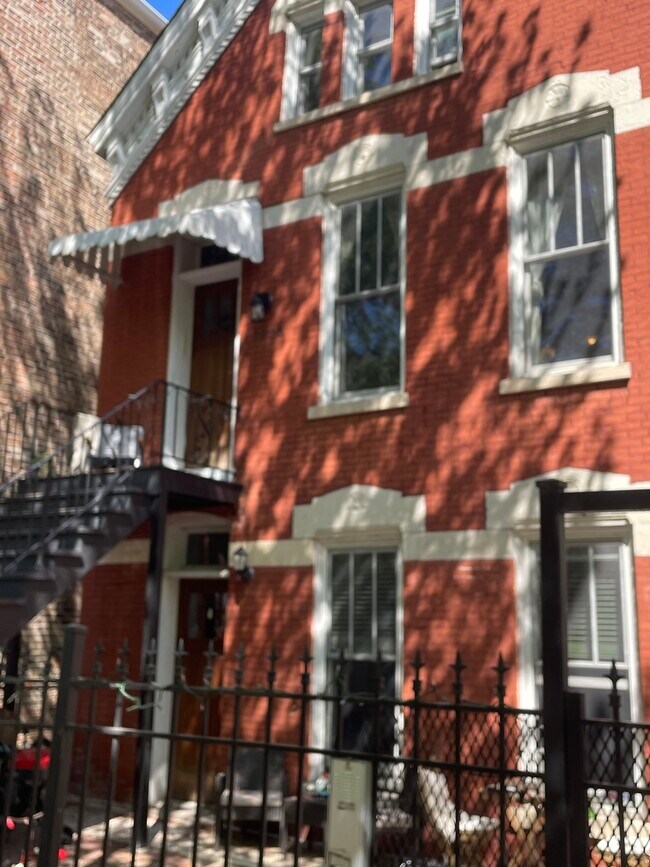 Primary Photo - 1025 N Wood St