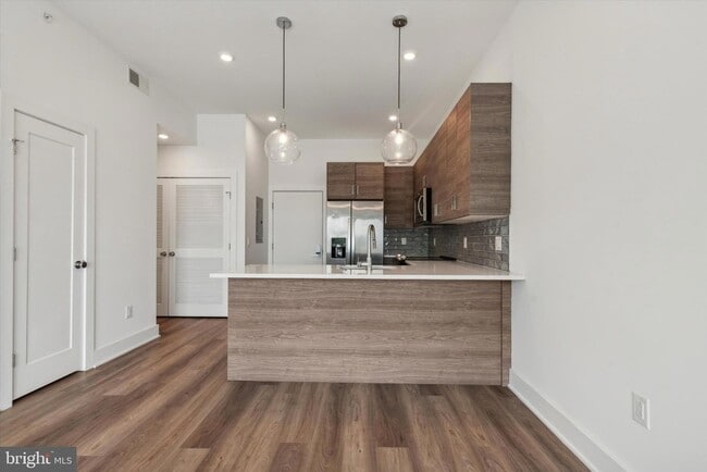 Building Photo - 5545 Pulaski Ave