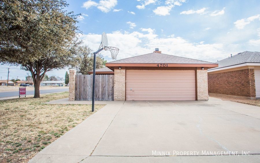 Building Photo - 4701 Country Club Dr