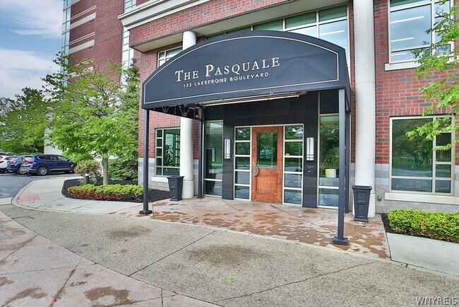 Building Photo - 132 Lakefront Blvd