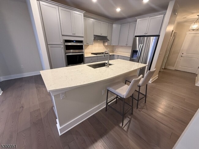 Building Photo - 2 Vanderbilt Blvd