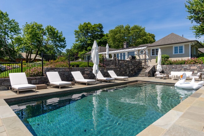 Building Photo - 3 Barclay Sq