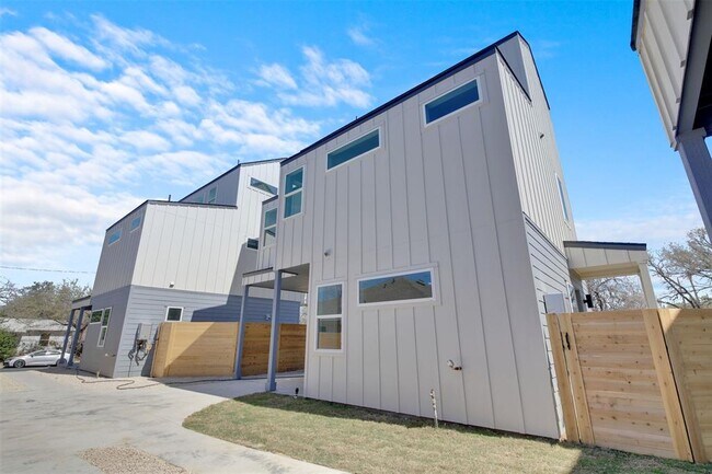 Building Photo - 6119 Atwood St