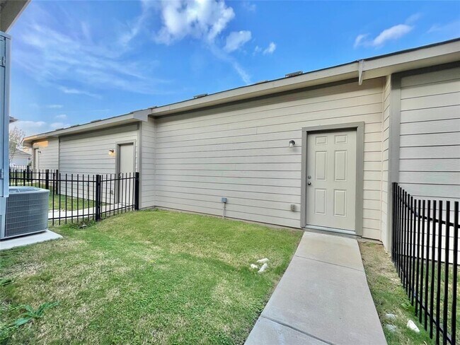 Building Photo - 126 Adage Dr