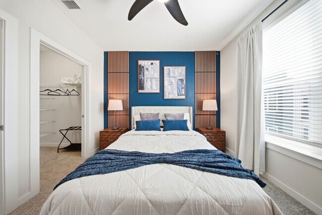 Building Photo - 1702 W Cleveland St