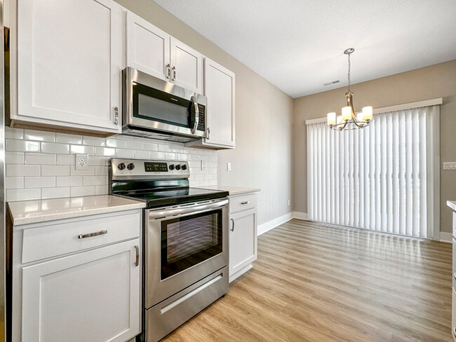 Building Photo - 1404 NE Primrose Ln