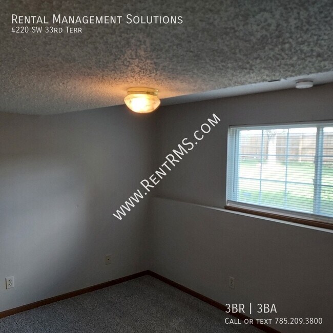 Building Photo - 4220 SW 33rd Terrace
