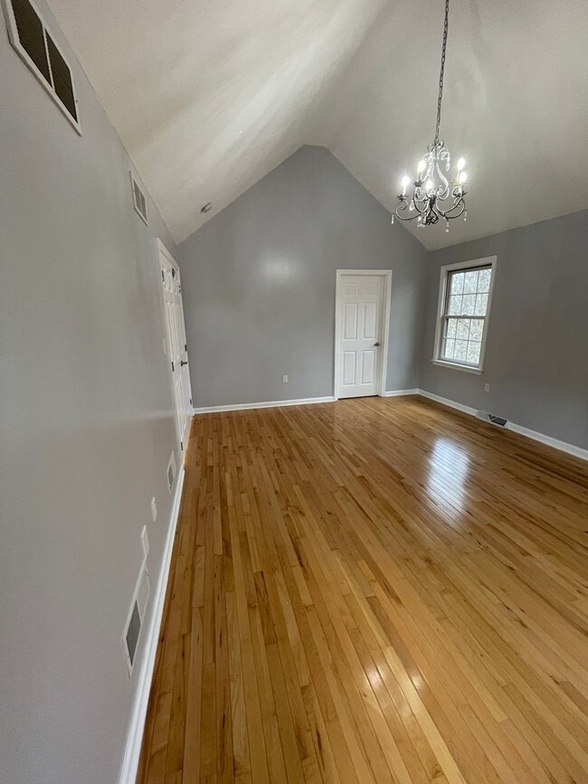 Building Photo - Beautiful custom built 5 bed 4 bath home with finished basement ready for you to move-in!