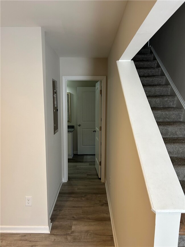 Building Photo - 550 JP Stevens Rd