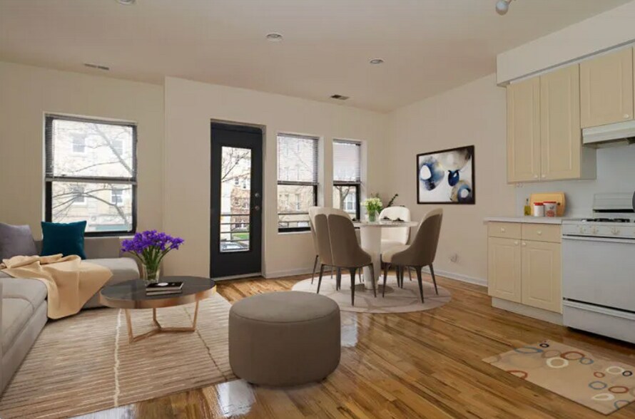 Building Photo - 917 W Dakin St