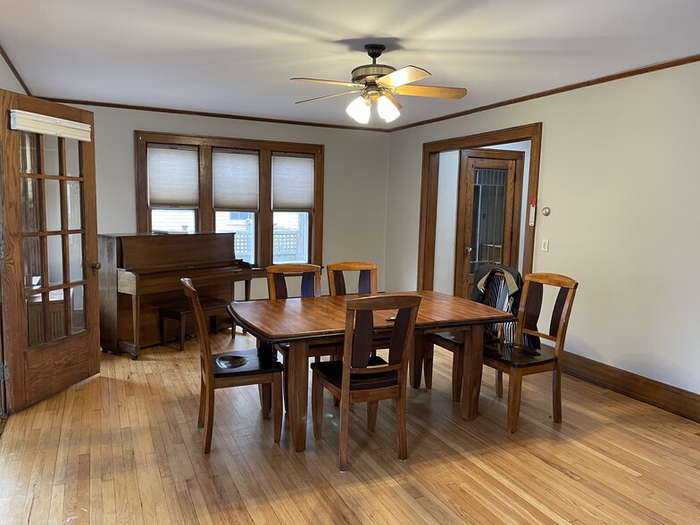 Dinning area - 1010 S Forest Ave