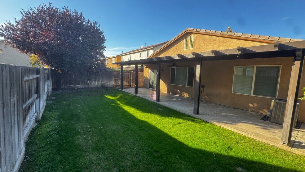 Building Photo - 5419 Woodard Ridge Dr