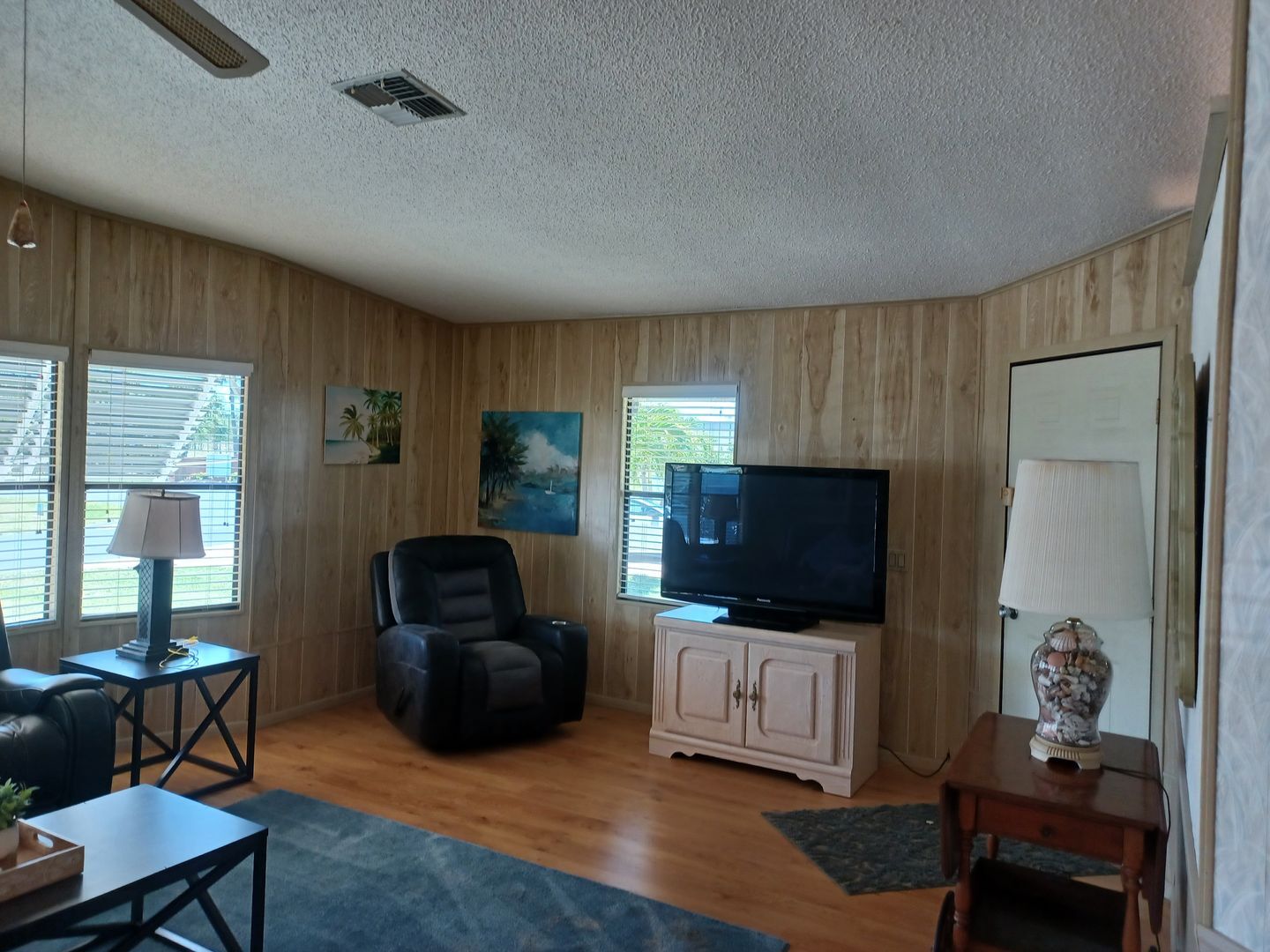 Building Photo - 55 + Community Turn Key 2 Bedroom / 2 Bathroom Home in a Private Gated Community Furnisher Negoti...