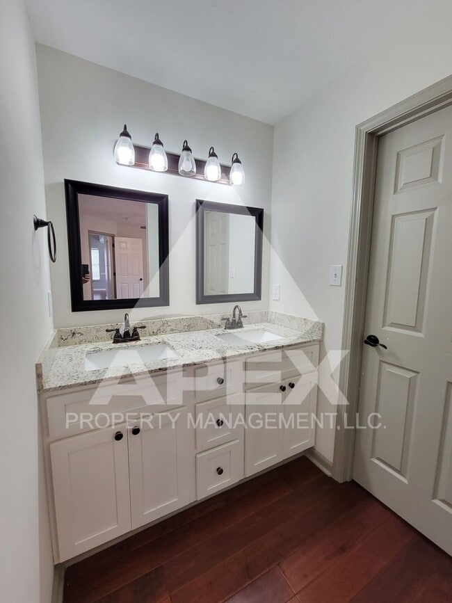 Building Photo - Beautiful 3 Bd/2.5 Ba Single Family home w/Bonus Rm in West Knoxville!