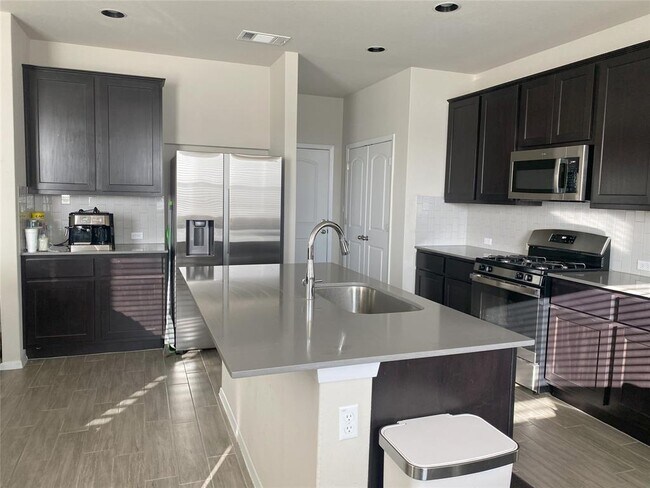 Building Photo - 211 Living Reef Dr