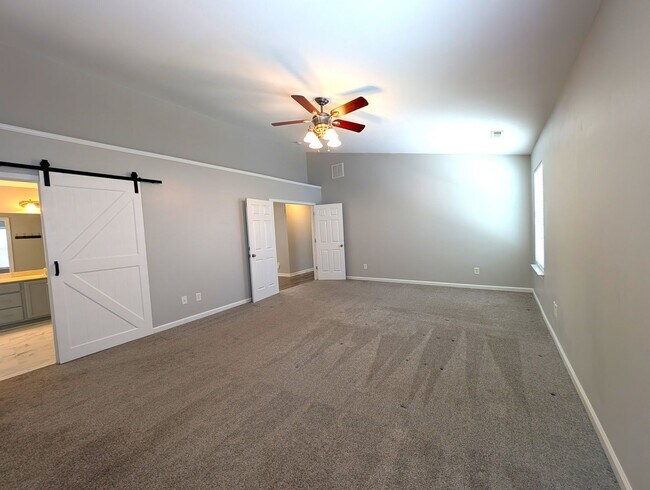 Building Photo - Pristine 4 bed, 2.5 bath Home Located in the Falcon Ridge Community!