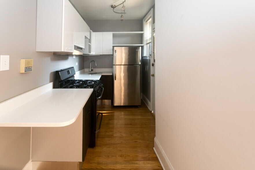 Building Photo - 630 W Stratford Pl