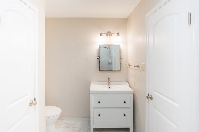 Building Photo - 9800 Pagewood Ln