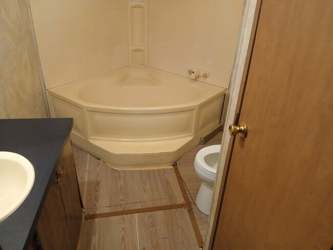 Building Photo - Sunny 3-Bedroom Home with 2 Baths and 1,500 Sq Ft in the Heart of Denmark – Only $850/mo