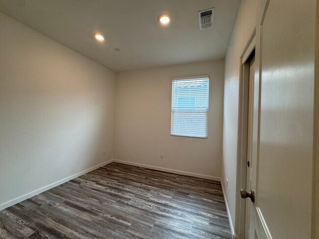 Building Photo - 3602 Hawks Peak Dr