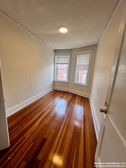 Building Photo - 9 Barrows St