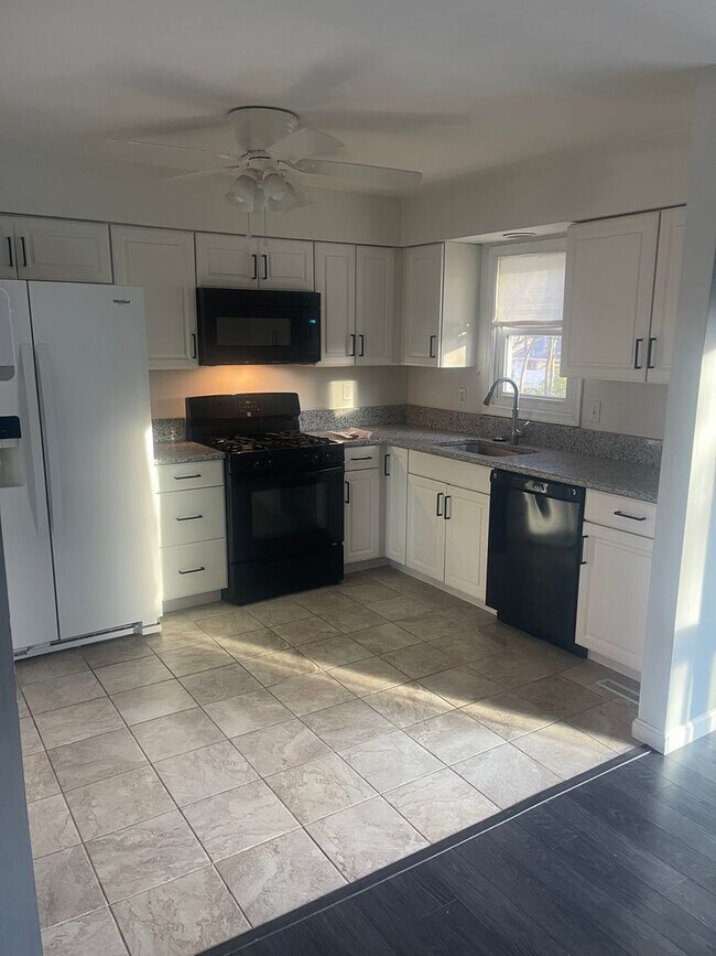 Building Photo - COMING SOON! Beautiful 4 Bedroom Home in M...