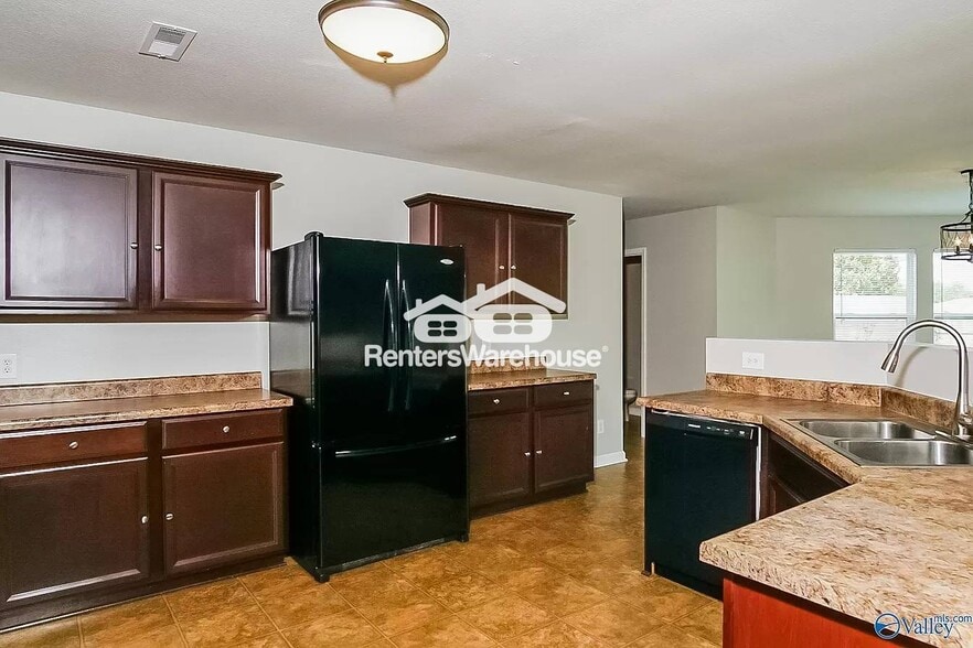 Building Photo - 123 Forestbrook Dr