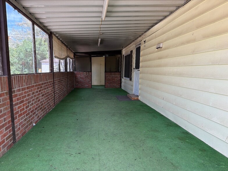 Building Photo - 605 Glen Moor St