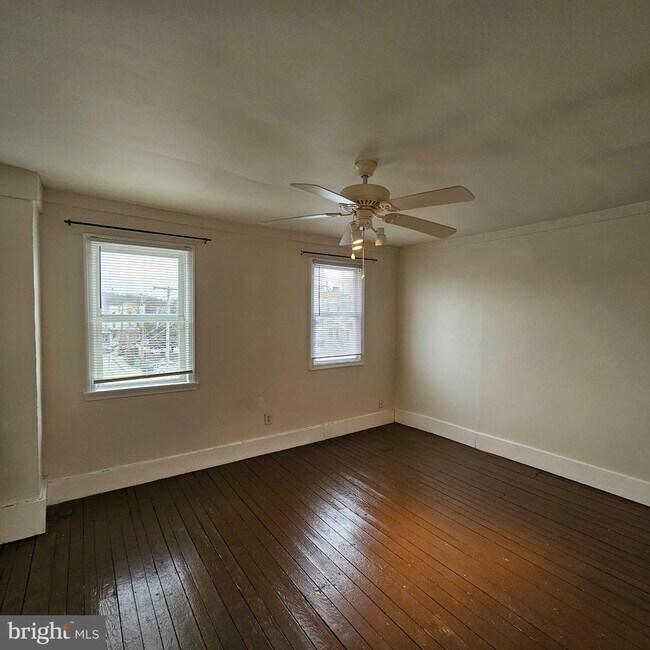 Building Photo - 3419 Chestnut Ave