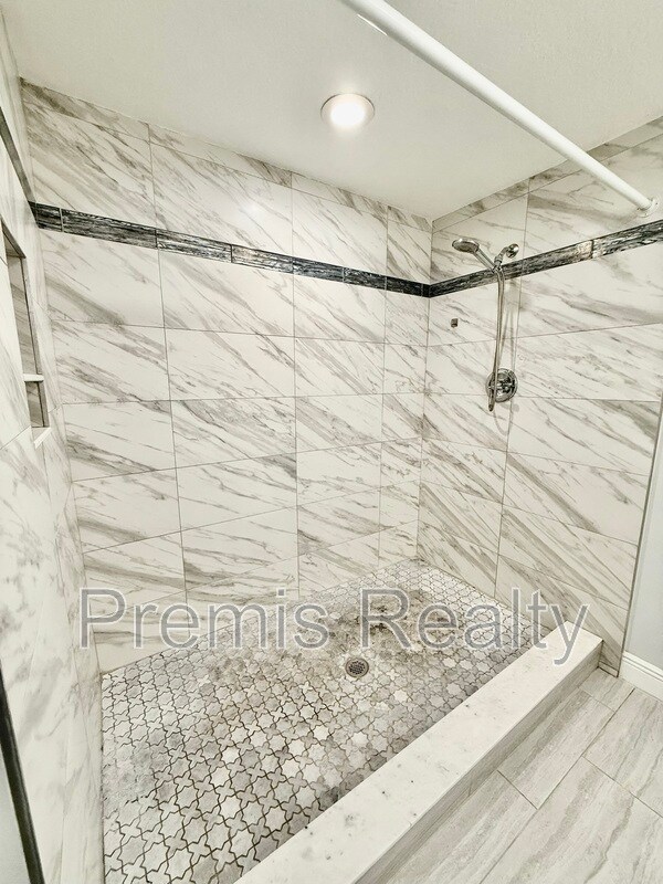 Building Photo - 11950 107th Ave N