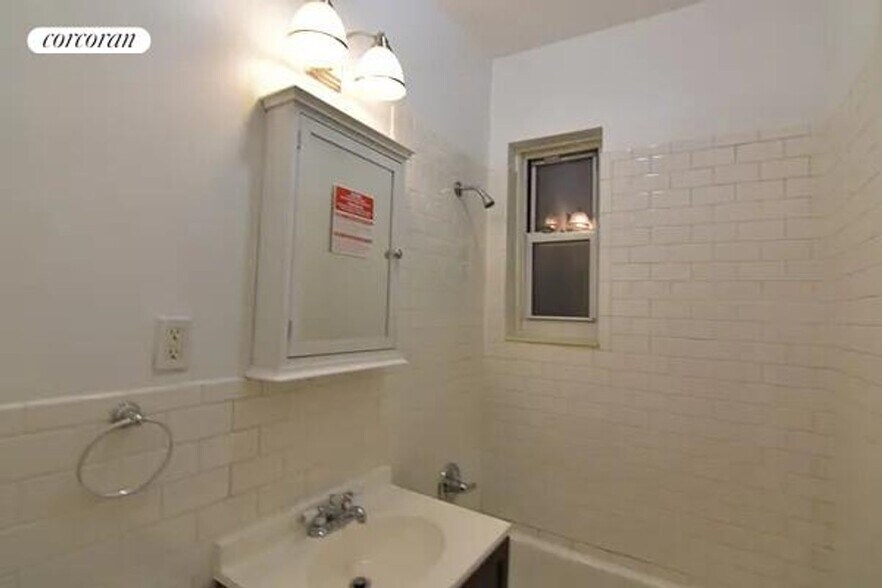 Building Photo - 368 Van Brunt St