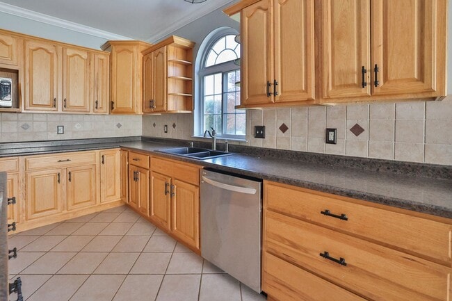 Building Photo - 3 Bedroom, 2 Bath House in Edwardsville