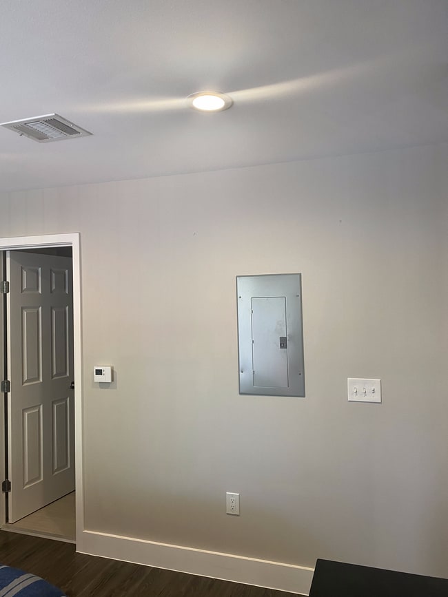 Building Photo - 935 La Posada Dr