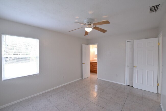 Building Photo - Charming 3 Bed 2 Bath Home for Rent in Del...