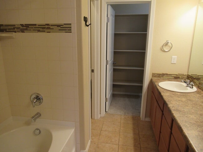 Building Photo - 5313 Prominence Point