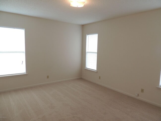 Building Photo - 12652 Ashmore Green Dr E