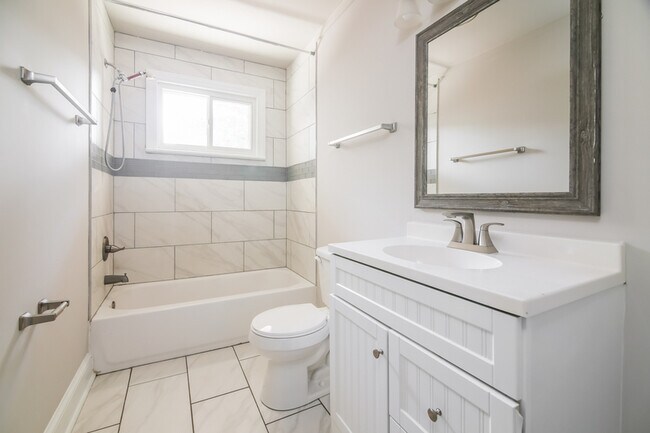 Building Photo - 105 Pineland Cir