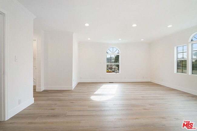 Building Photo - 466 S Orlando Ave